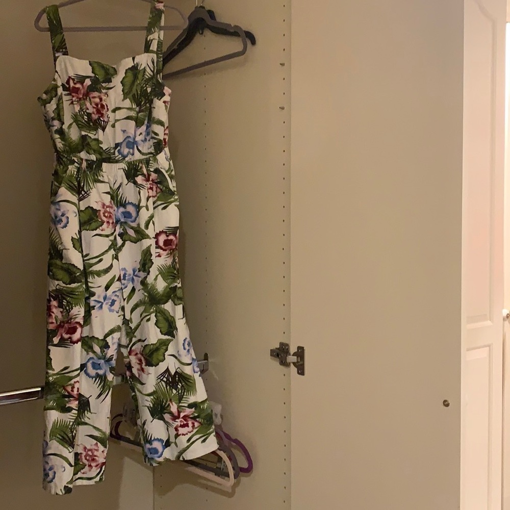One❤️Clothing Xs short legged Hawaiian jumpsuit